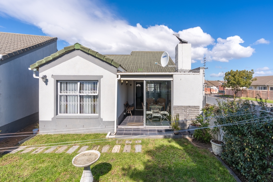 4 Bedroom Property for Sale in Thornton Western Cape